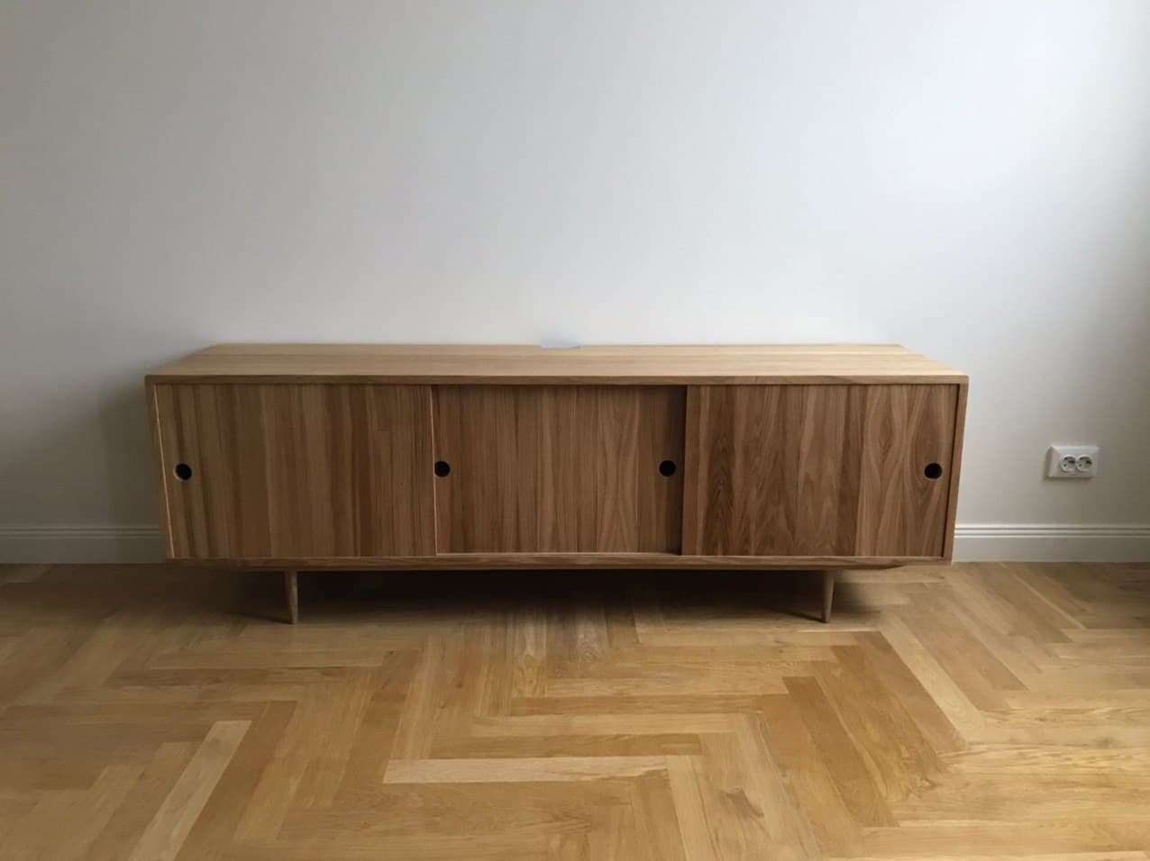 Тумба под TV 0211