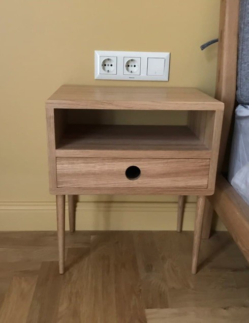 Прикроватная тумба из дуба 0205