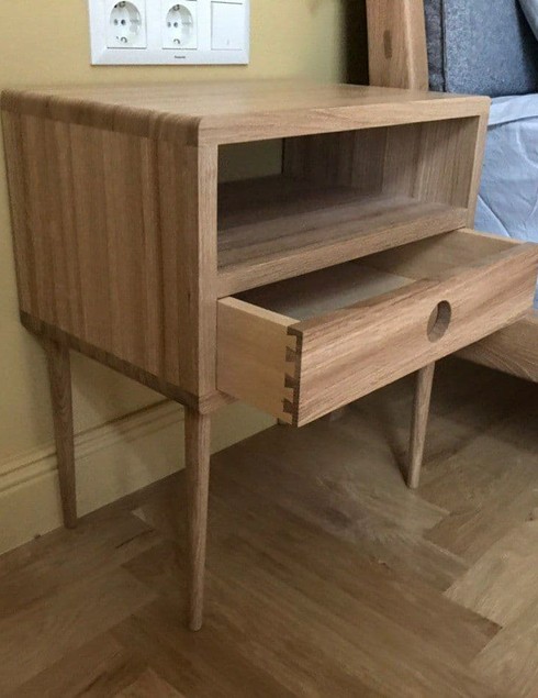 Прикроватная тумба из дуба 0205